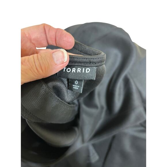 Torrid Black Fit & Flare Dress Size 0 , 10/12 V-Neck Skater Dress Little Black - Picture 4 of 5